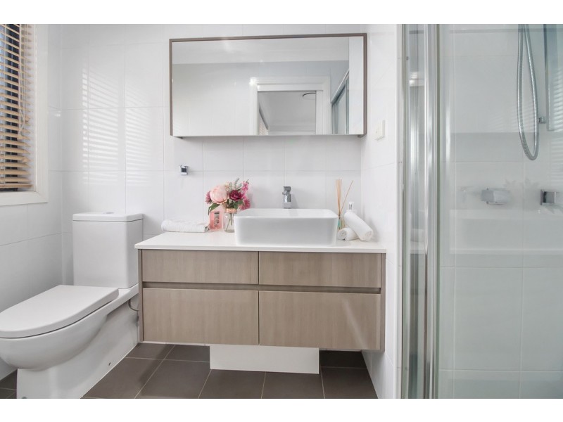 2B Harraden Drive, West Hoxton NSW 2171