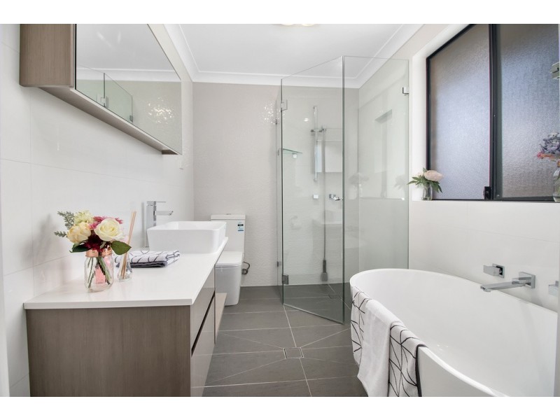 2B Harraden Drive, West Hoxton NSW 2171