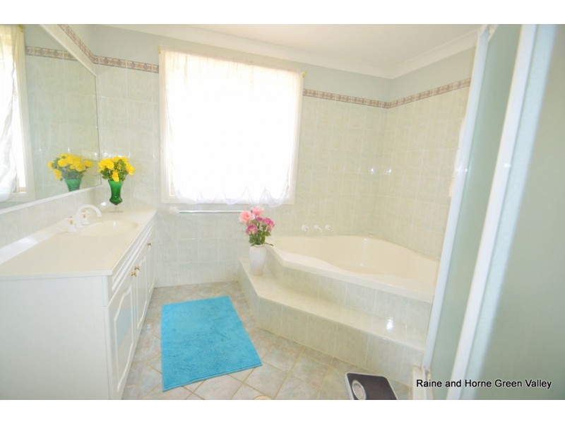 23 Croker Place, Green Valley NSW 2168