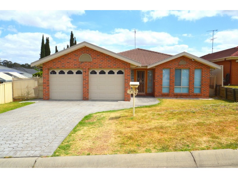 7 St Mark Close, Blair Athol NSW 2560
