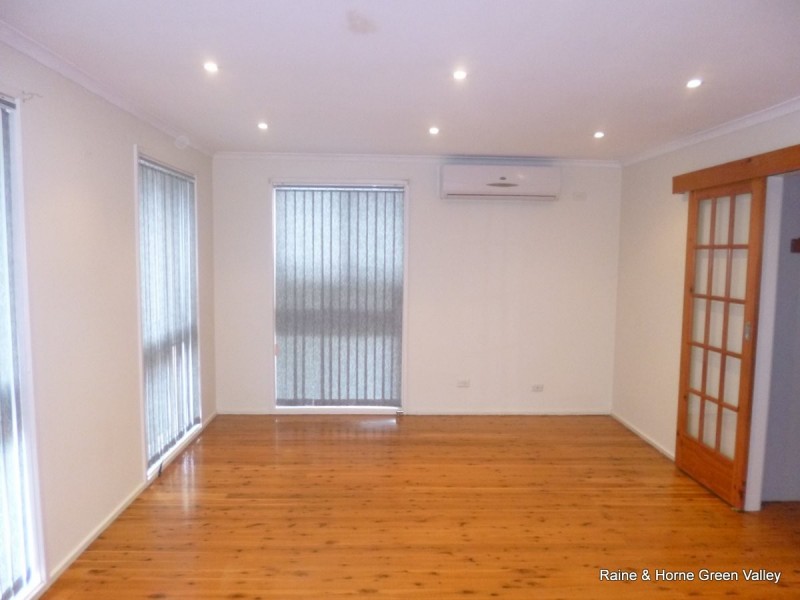 101A Oliveri Crescent, Green Valley NSW 2168