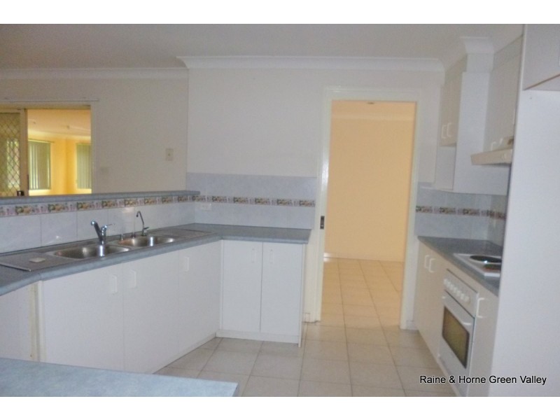 32 Sea Eagle Crescent, Green Valley NSW 2168