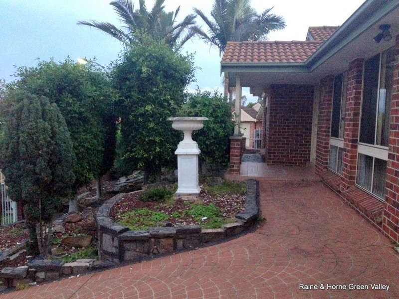 32 Sea Eagle Crescent, Green Valley NSW 2168