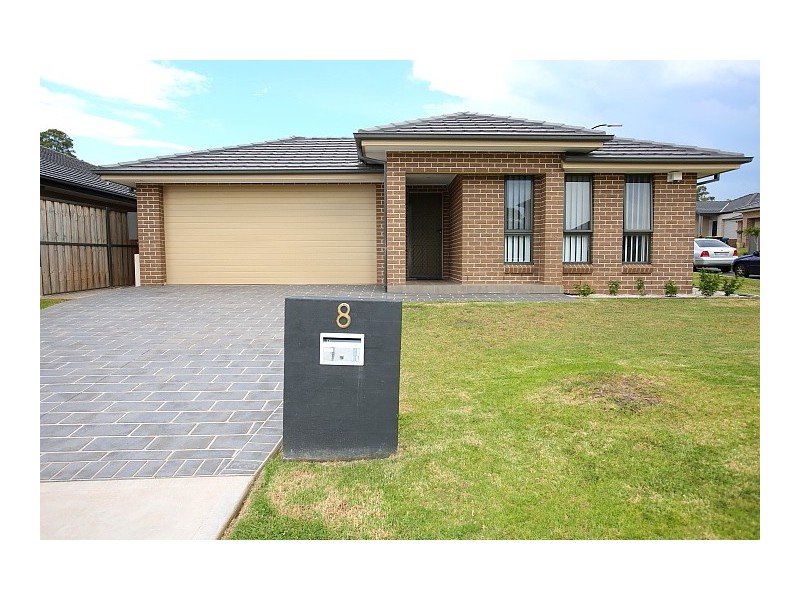 8 Hargrave Avenue, Middleton Grange NSW 2171