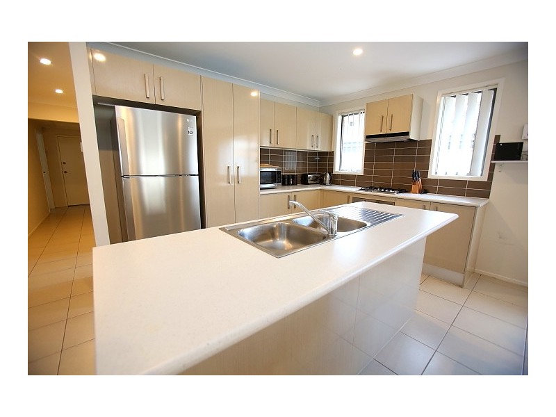 8 Hargrave Avenue, Middleton Grange NSW 2171