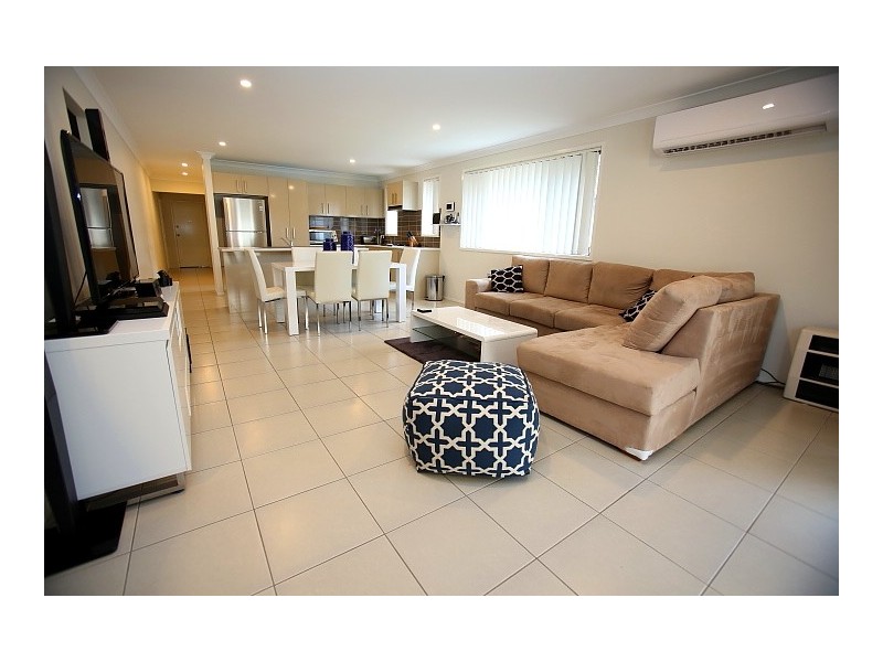 8 Hargrave Avenue, Middleton Grange NSW 2171