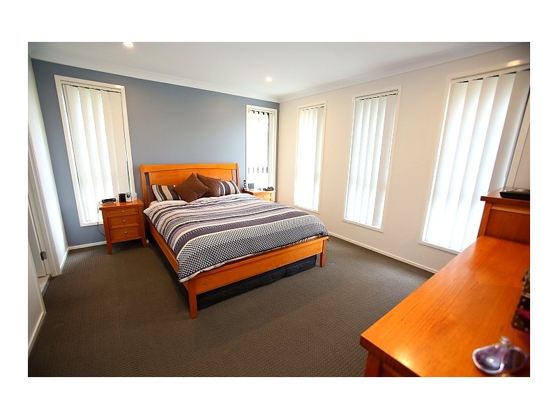 8 Hargrave Avenue, Middleton Grange NSW 2171