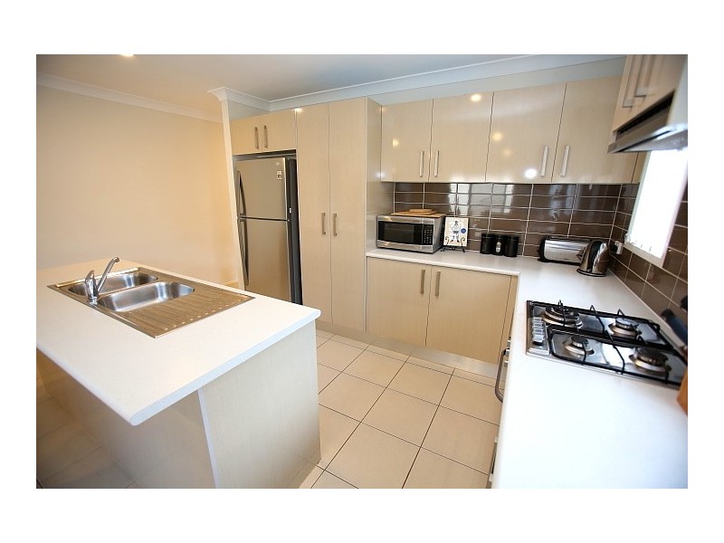 8 Hargrave Avenue, Middleton Grange NSW 2171