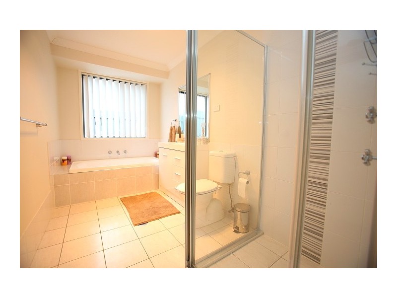 8 Hargrave Avenue, Middleton Grange NSW 2171