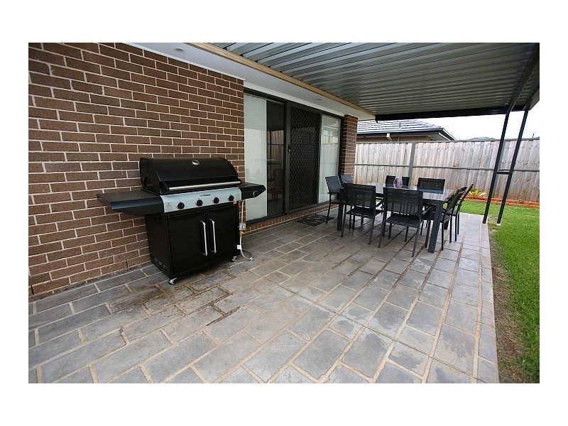 8 Hargrave Avenue, Middleton Grange NSW 2171