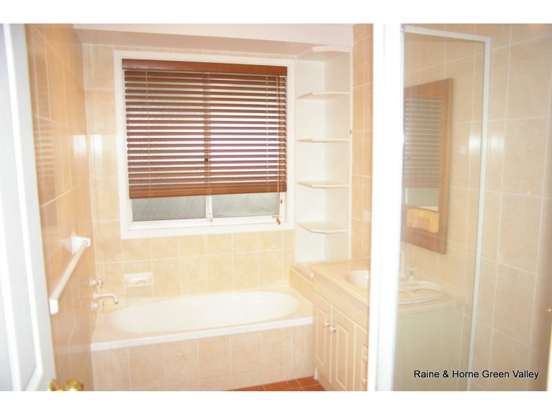 7 Guyra Close, Bossley Park NSW 2176