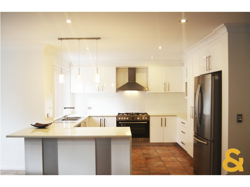 14 St Helens Close, West Hoxton NSW 2171