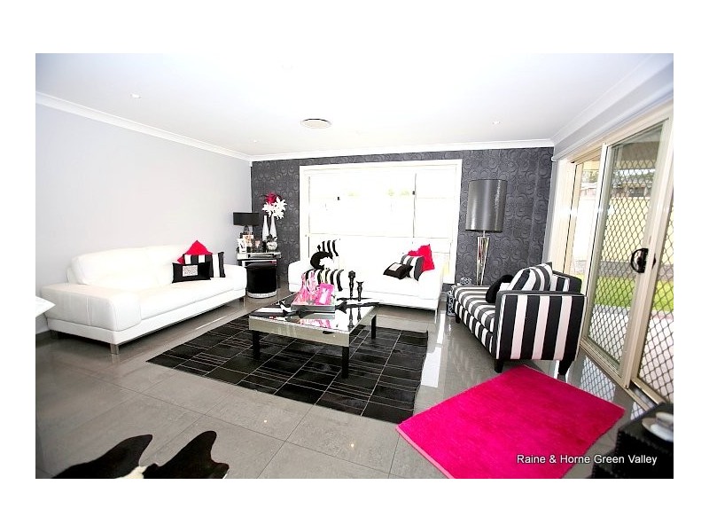 24 Bird Walton Avenue, Middleton Grange NSW 2171