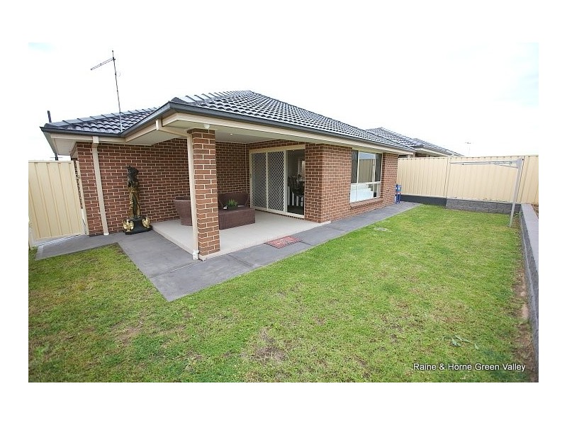 24 Bird Walton Avenue, Middleton Grange NSW 2171
