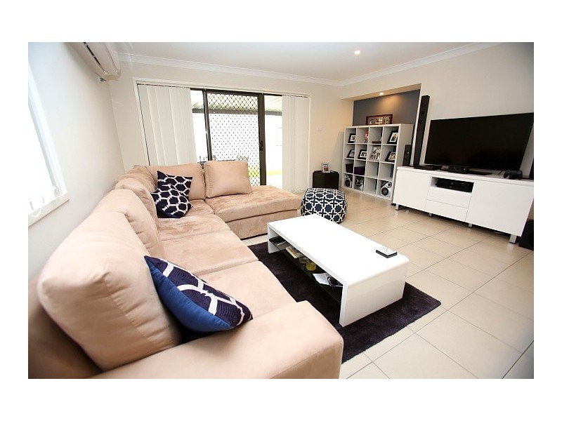 8 Hargrave Avenue, Middleton Grange NSW 2171