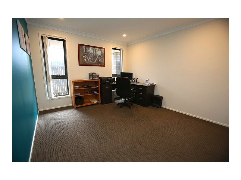 8 Hargrave Avenue, Middleton Grange NSW 2171