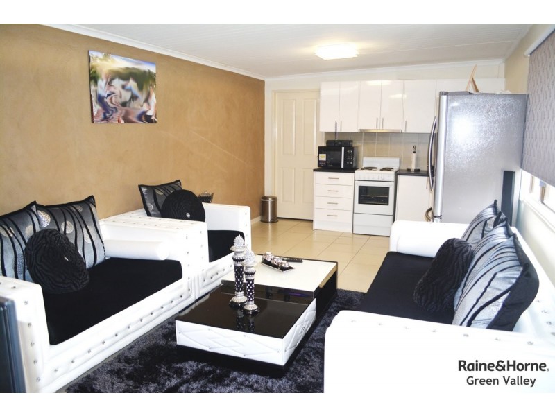 15a Pilliga Crescent, Bossley Park NSW 2176