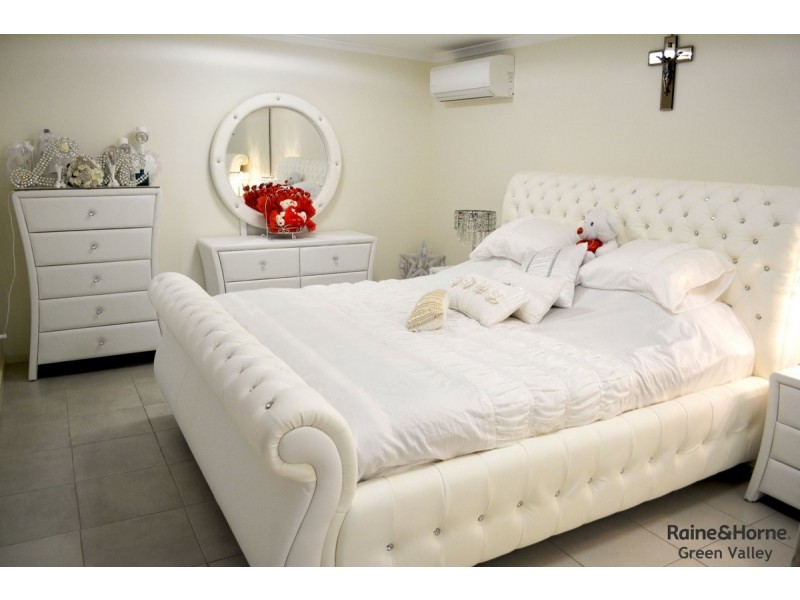 15a Pilliga Crescent, Bossley Park NSW 2176