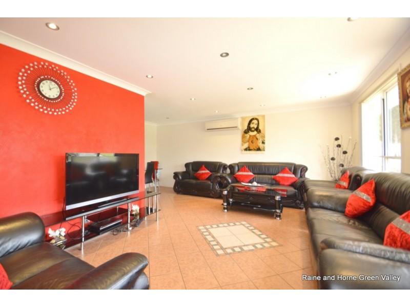 6 Kingfisher Avenue, Hinchinbrook NSW 2168