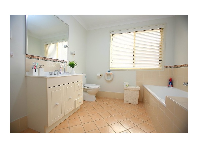 8 Gould Street, West Hoxton NSW 2171