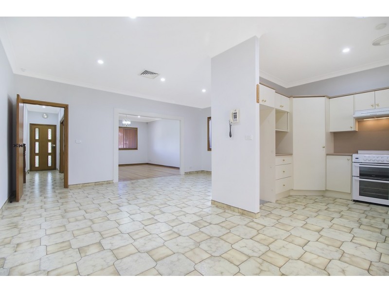 5 Busby Avenue, Edensor Park NSW 2176