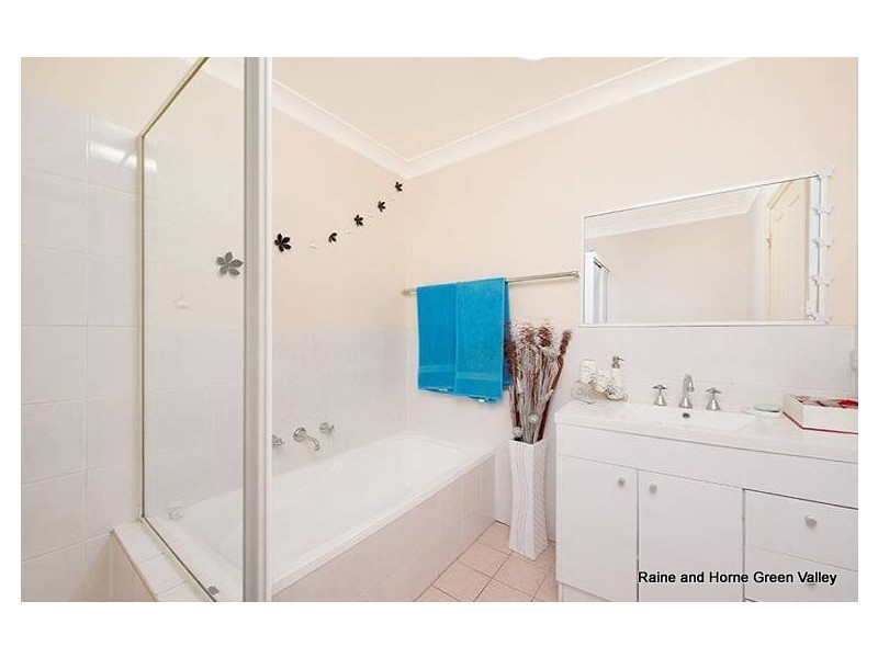 5/10 Peacock Close, Green Valley NSW 2168