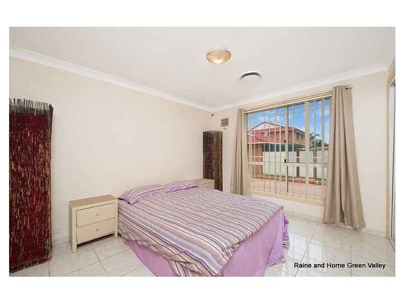 5/10 Peacock Close, Green Valley NSW 2168