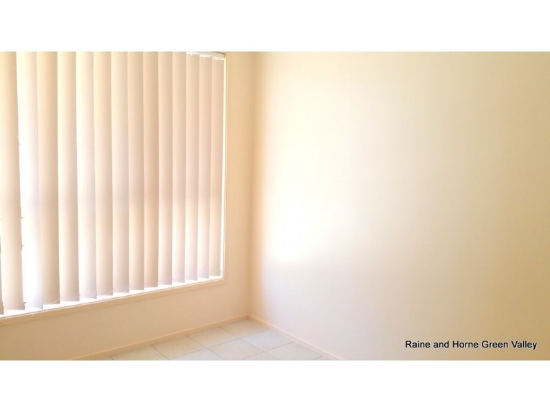 74 Currawong Street, Green Valley NSW 2168