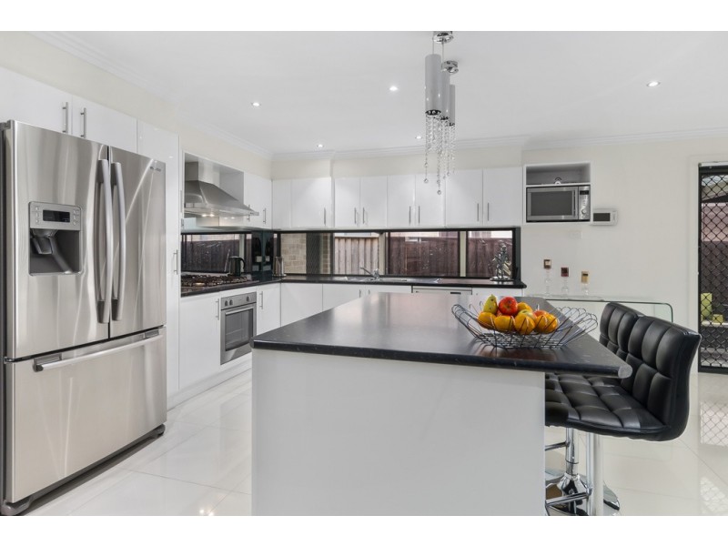 21 Stanley Avenue, Middleton Grange NSW 2171