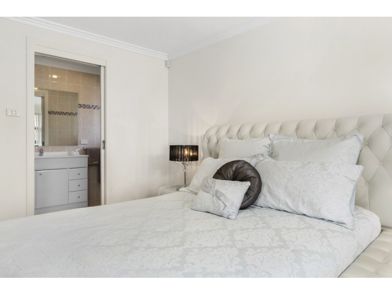 21 Stanley Avenue, Middleton Grange NSW 2171