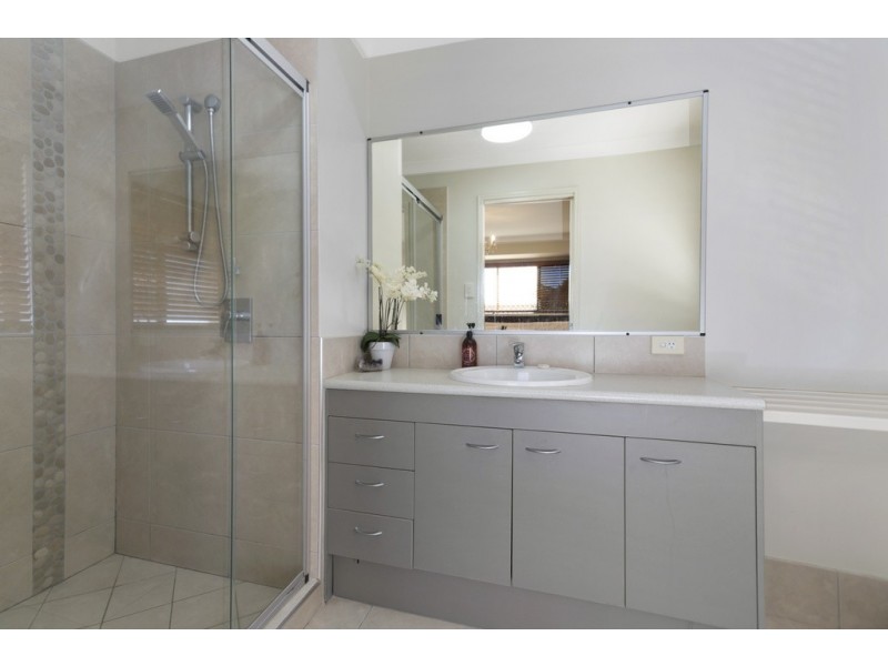 40 Trafalgar Vale Avenue, Wellington Point QLD 4160