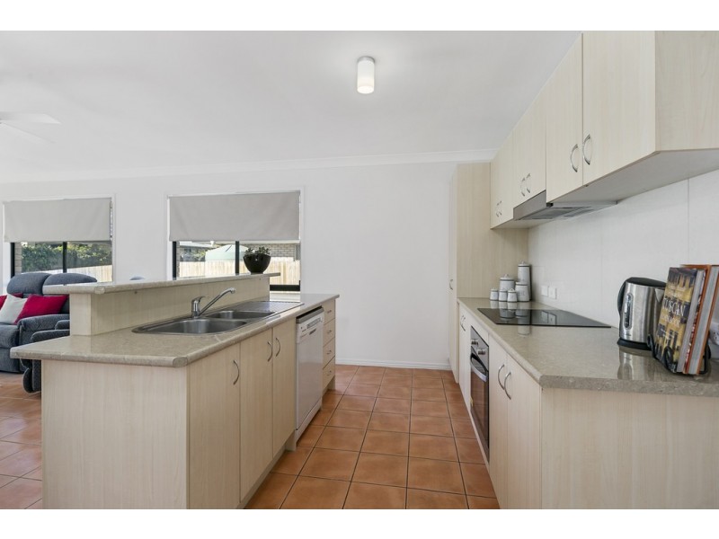 38 Pinewood Street, Wynnum West QLD 4178