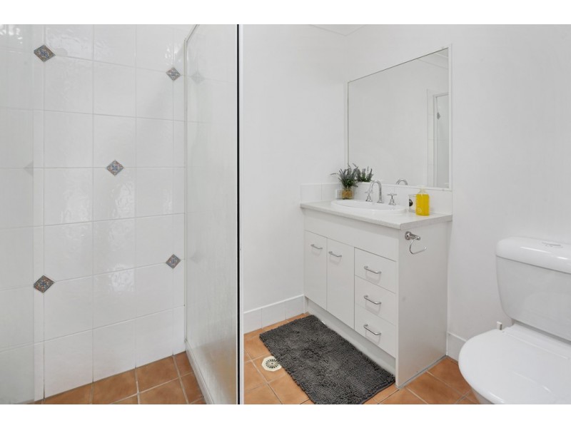 38 Pinewood Street, Wynnum West QLD 4178