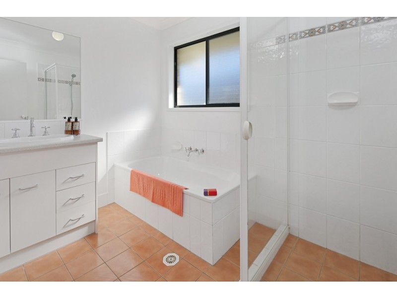 38 Pinewood Street, Wynnum West QLD 4178