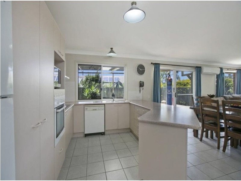 28 Chesterfield Crescent, Wellington Point QLD 4160