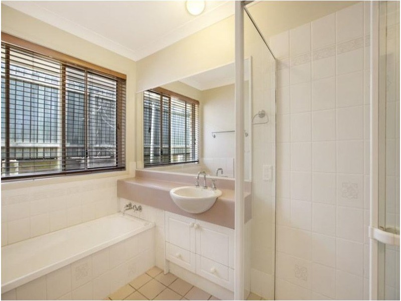 28 Chesterfield Crescent, Wellington Point QLD 4160