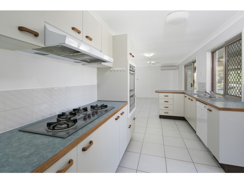 69 Spoonbill Street, Birkdale QLD 4159