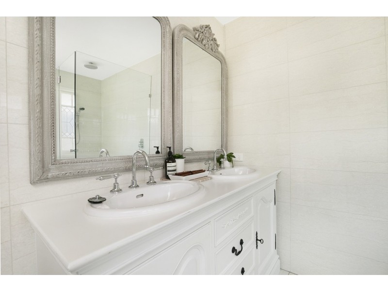 54 Long Street, Cleveland QLD 4163