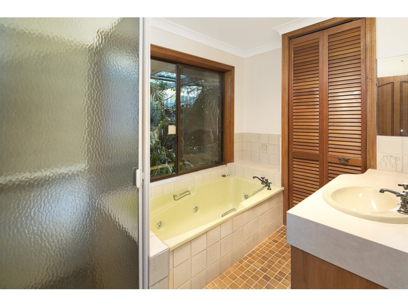 23 Hardwick Street, Wynnum West QLD 4178