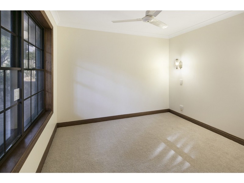 23 Hardwick Street, Wynnum West QLD 4178