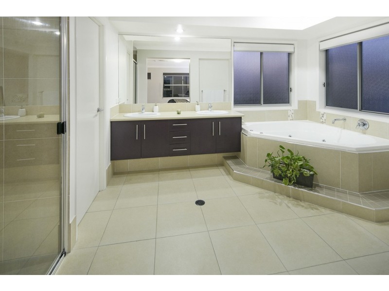 9 Douro Road, Wellington Point QLD 4160