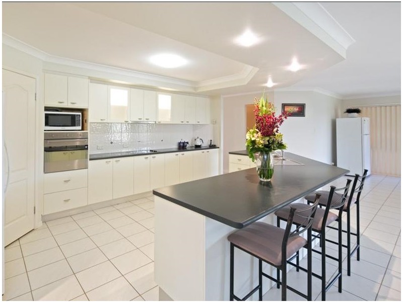 8 Hodges Close, Wellington Point QLD 4160