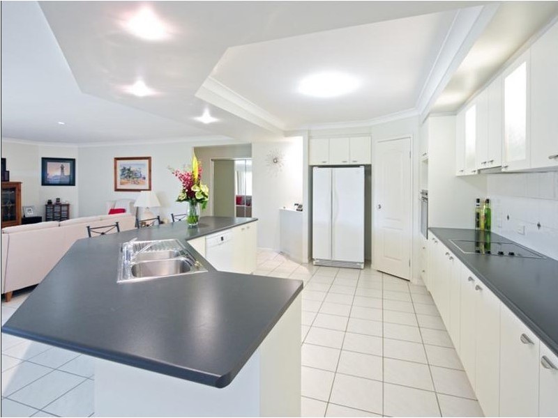 8 Hodges Close, Wellington Point QLD 4160