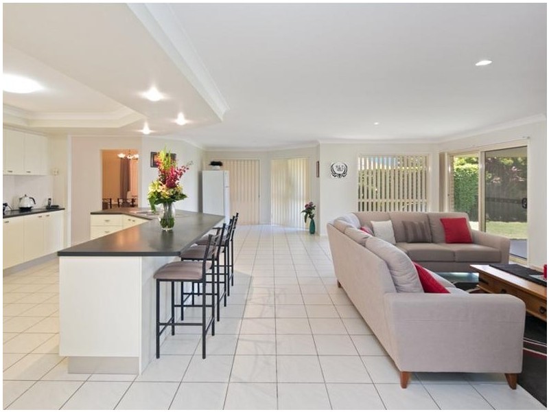 8 Hodges Close, Wellington Point QLD 4160