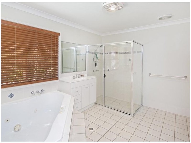8 Hodges Close, Wellington Point QLD 4160
