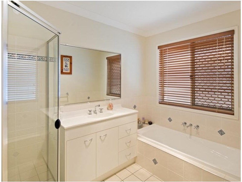 8 Hodges Close, Wellington Point QLD 4160