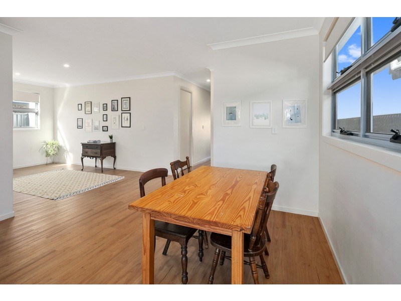 8a Angela Crescent, Cleveland QLD 4163