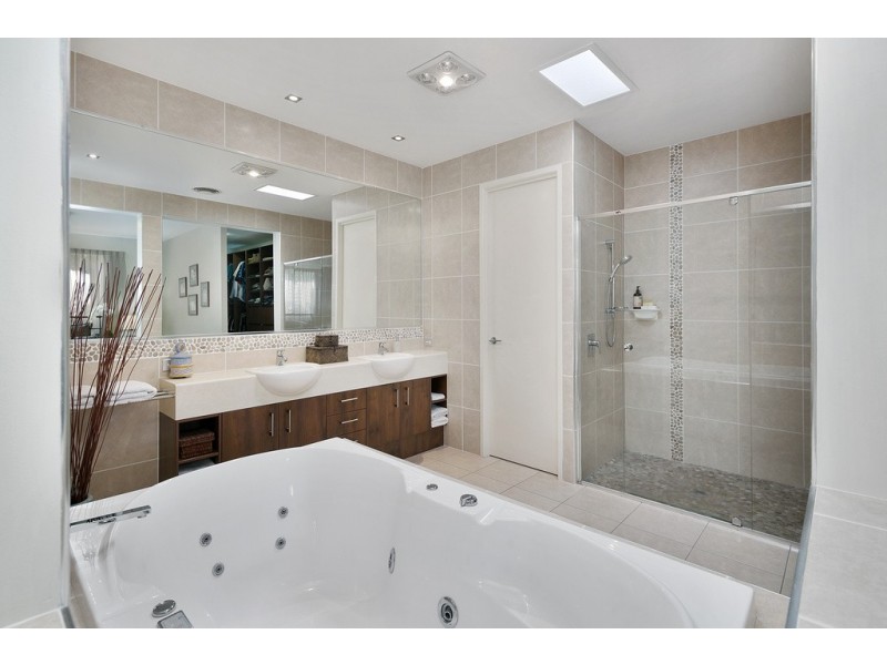 15 Saranah Place, Wellington Point QLD 4160