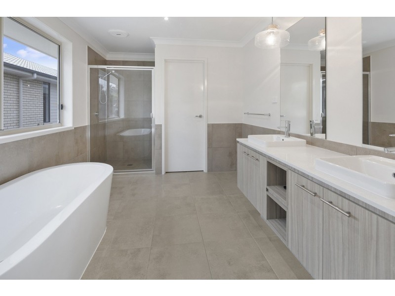 74 Buckland Street, Wellington Point QLD 4160