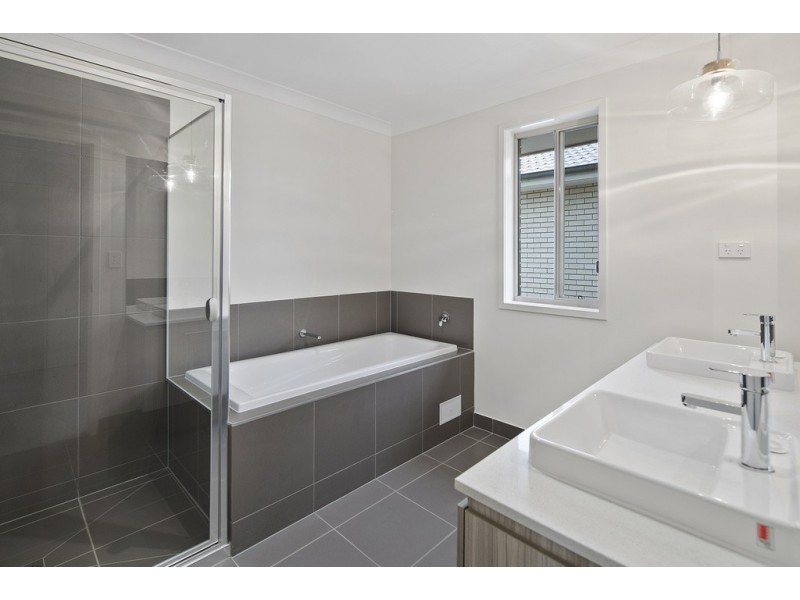 74 Buckland Street, Wellington Point QLD 4160